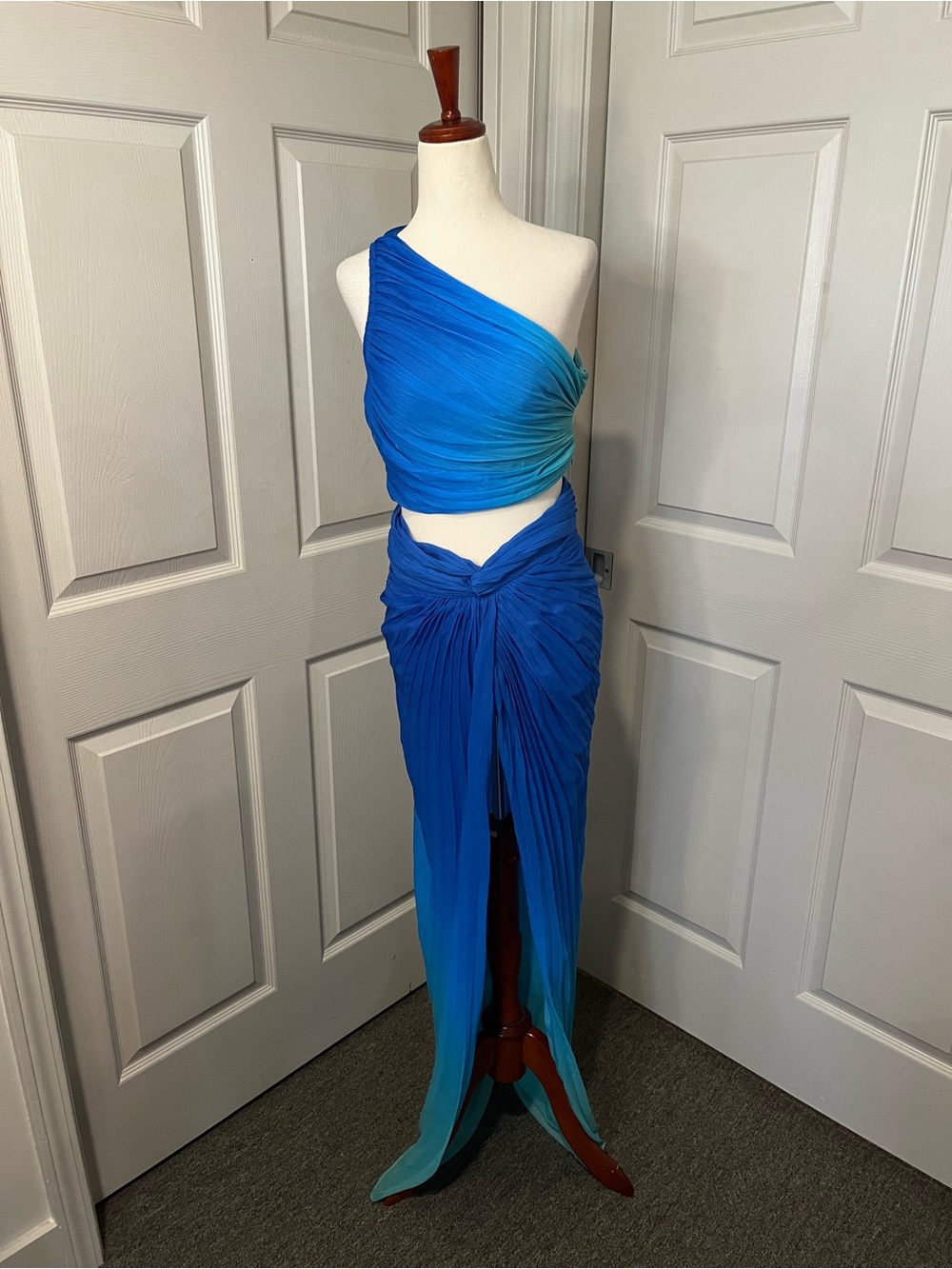 Rococo Sand Luca One-Shoulder Ombre Blue-Green Ruched Skirt Set Size Small - Picture 2 of 11